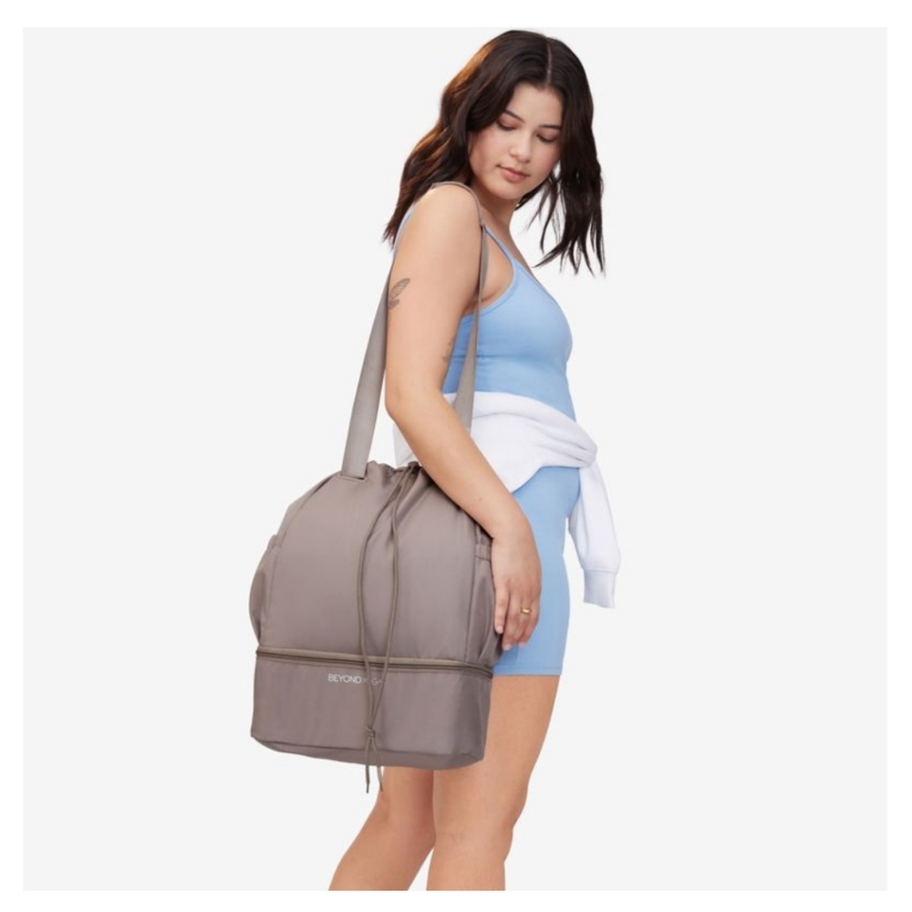 💗 Beyond Yoga Convertible Gym Bag 💗